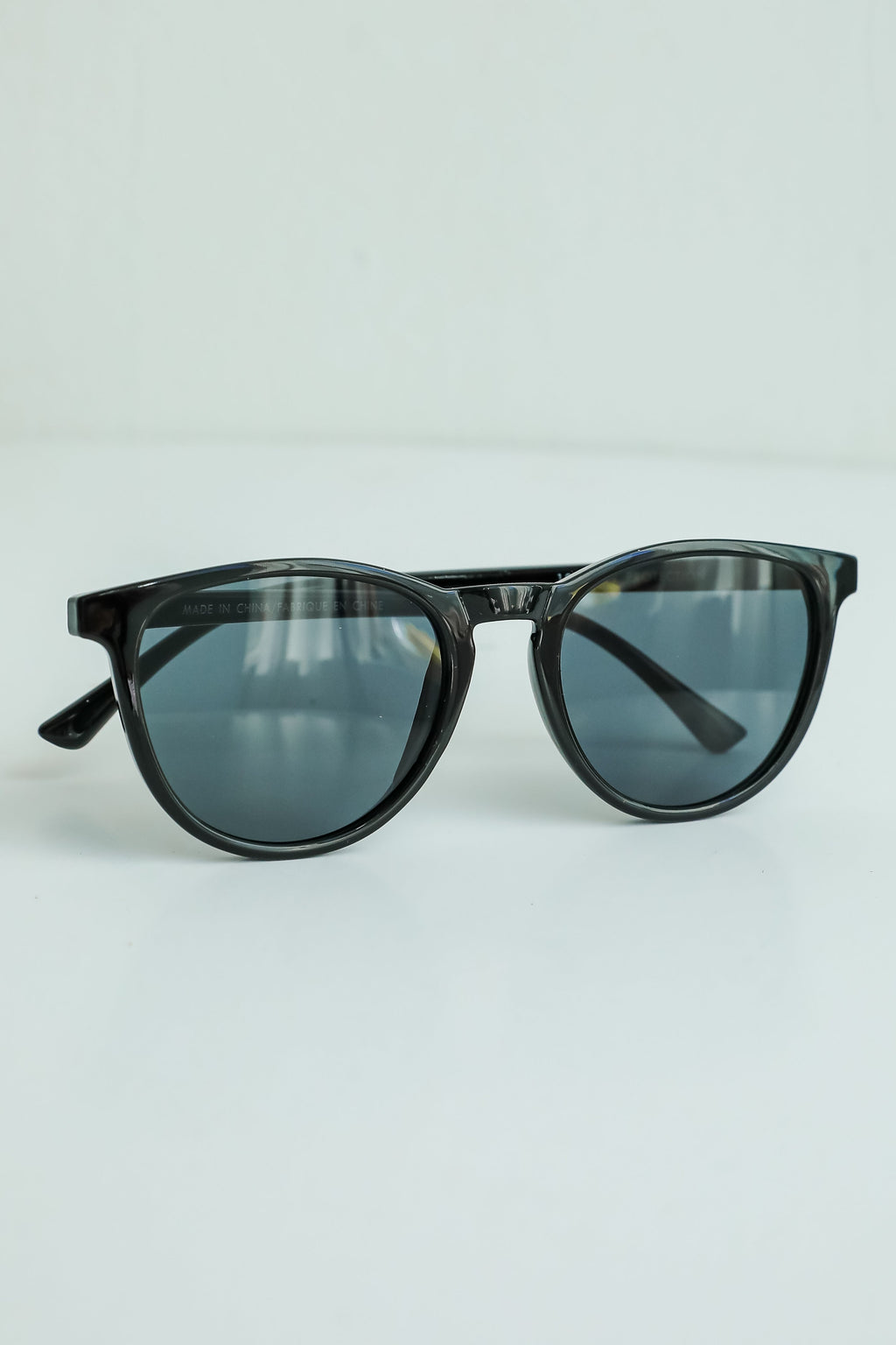 Chillin' Out Round Sunglasses