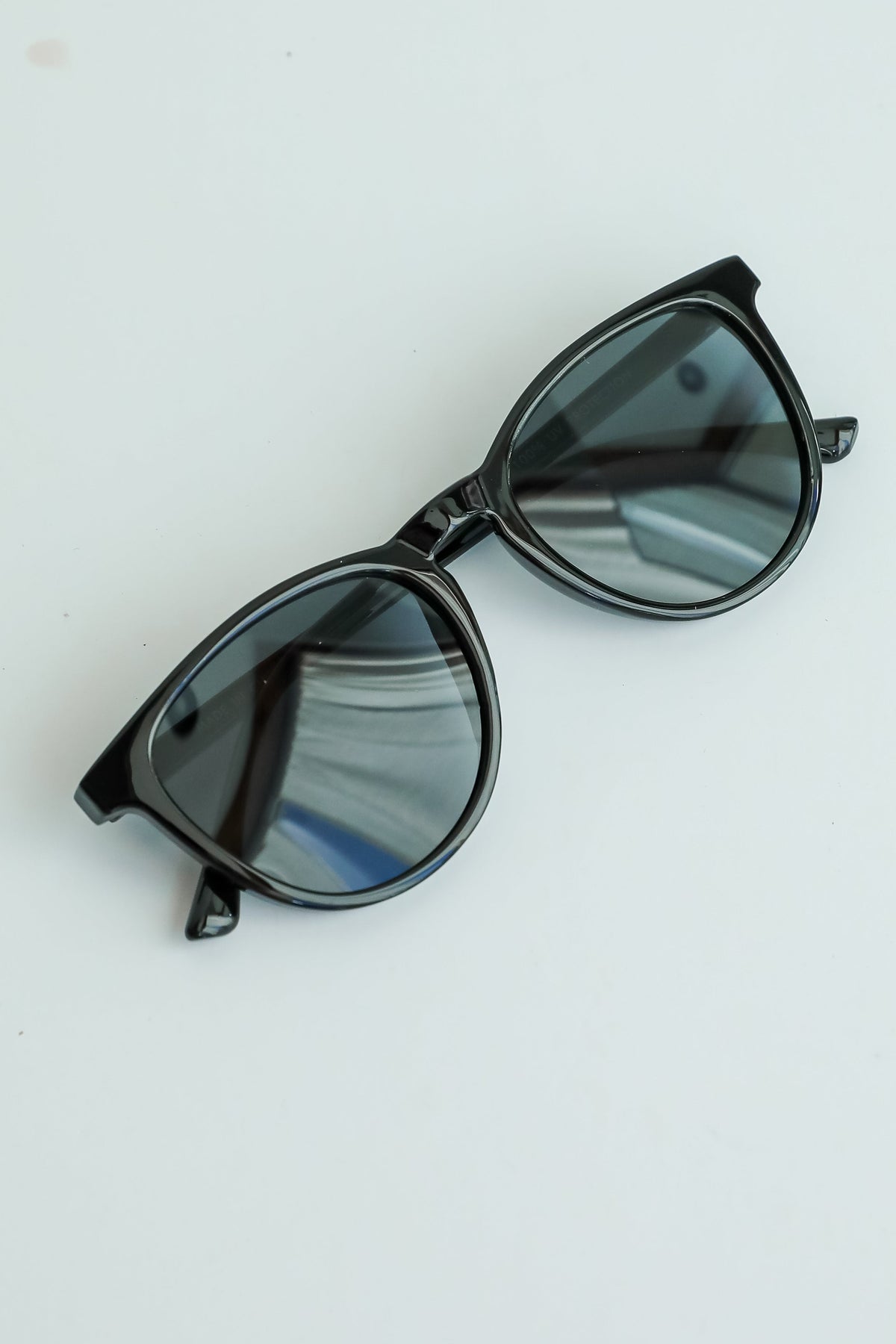 Chillin' Out Round Sunglasses